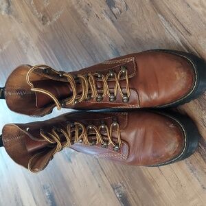 Dr. Martens Leona boot